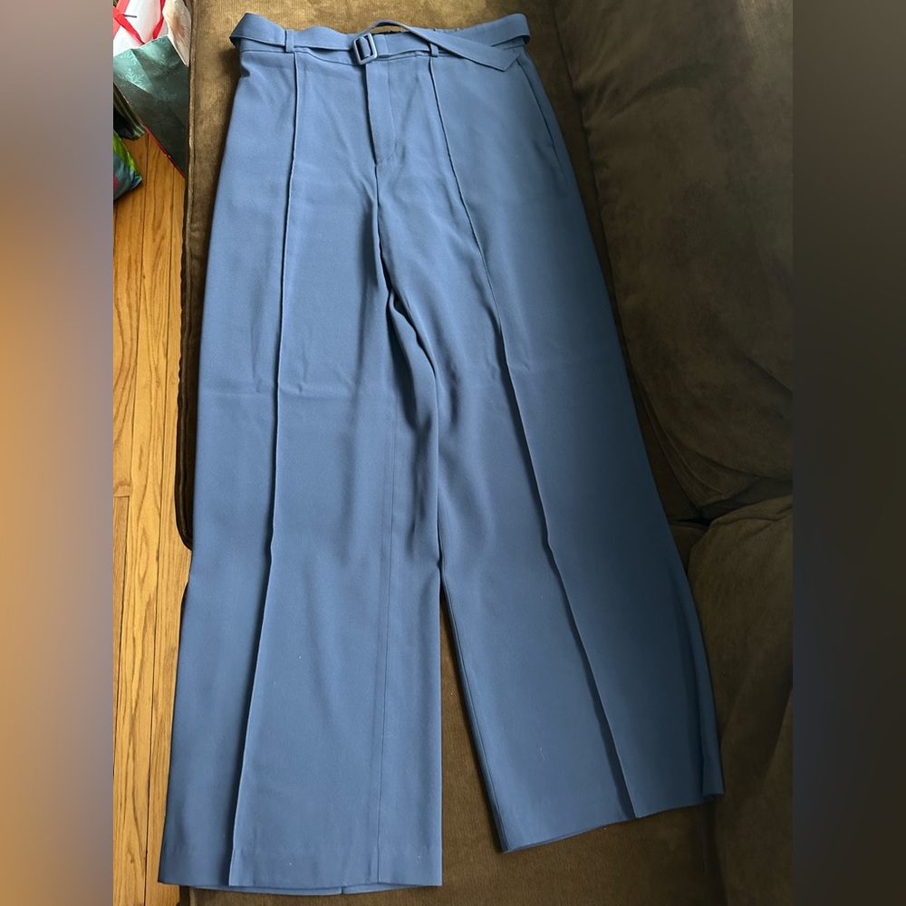 No Tag Blue High Waisted  wide Leg Belted.Has Pockets Has Crease in Front Sz L.